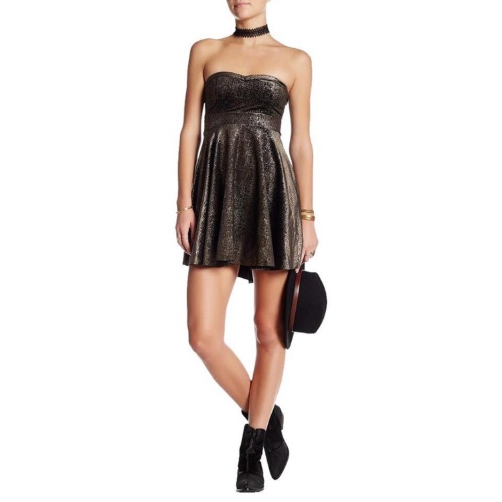{✨ MAKE OFFER ✨ FREE PEOPLE} SHATTERED VELVET STRAPLESS DRESS